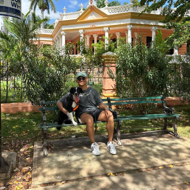 Juan O'Higgins con su perro